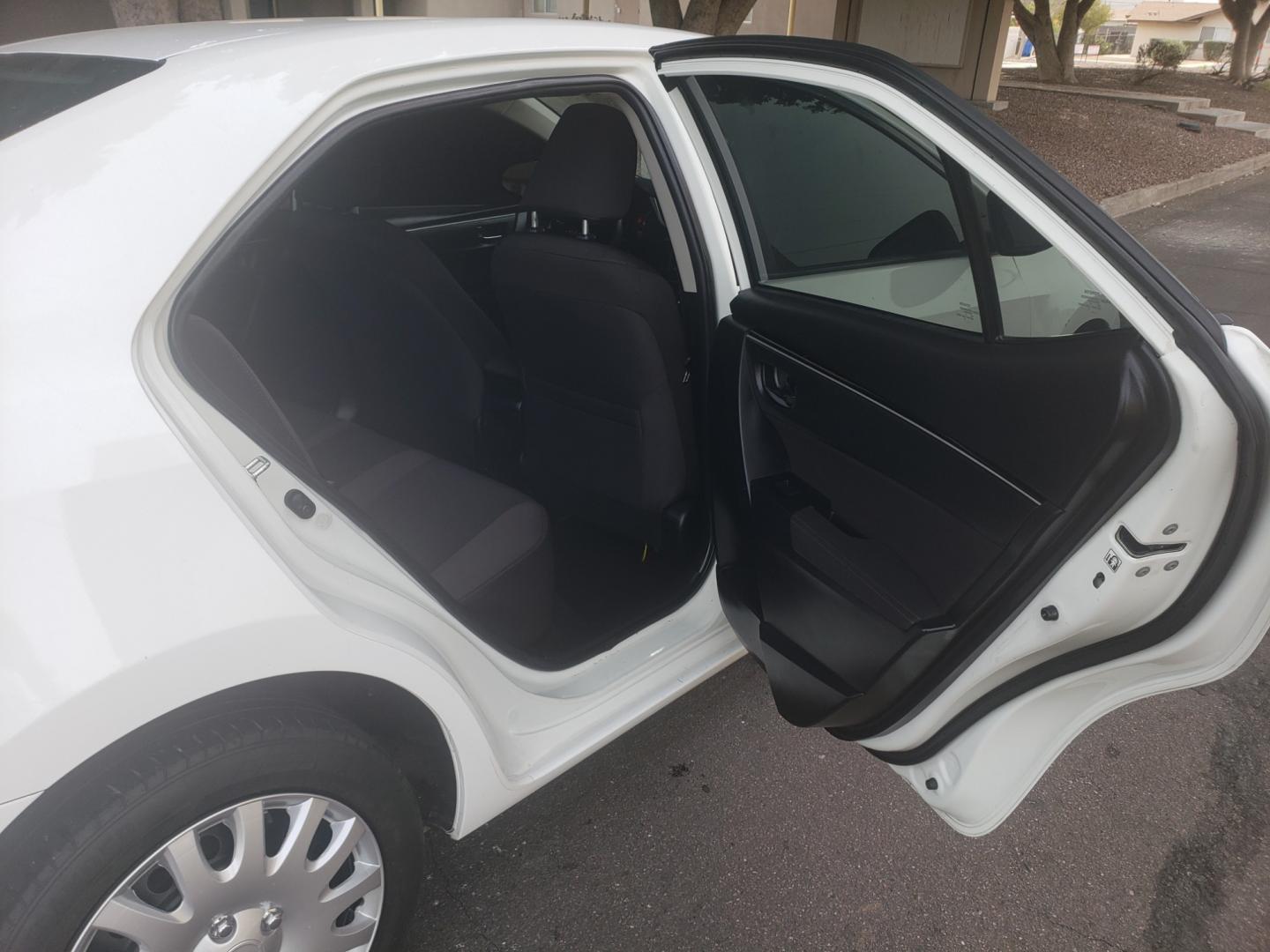 2019 WHITE /gray and black Toyota Corolla le (5YFBURHEXKP) with an 1.8L L4 DOHC 16V engine, 5-Speed Automatic transmission, located at 323 E Dunlap Ave., Phoenix, AZ, 85020, (602) 331-9000, 33.567677, -112.069000 - 2019 Toyota Corolla LE,...... Ice cold A/C, No accidents, Power everything, Stereo/cd player, Phone sync, Bluetooth, Backup camera, Clean Gray and Black interior with black cloth seats in near perfect condition, power windows, power door locks, clean Arizona title, Runs and Drives Excellent. Very cl - Photo#14